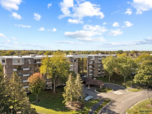 $190,000 | 1275 East Baldwin Lane, Unit 601, Palatine, IL 60074