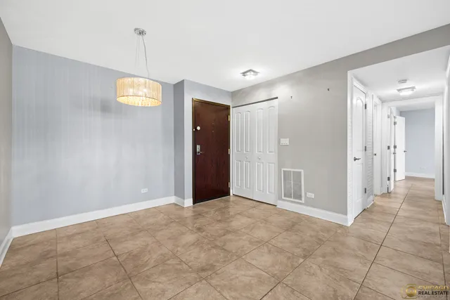 $190,000 | 1275 East Baldwin Lane, Unit 601, Palatine, IL 60074