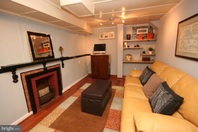 8907 Bradford Road Silver Spring, MD 20901 - Photo 20 of 30 Family Room