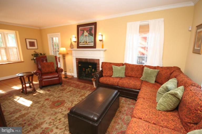 8907 Bradford Road Silver Spring, MD 20901 - Photo 5 of 30 Living Room #2