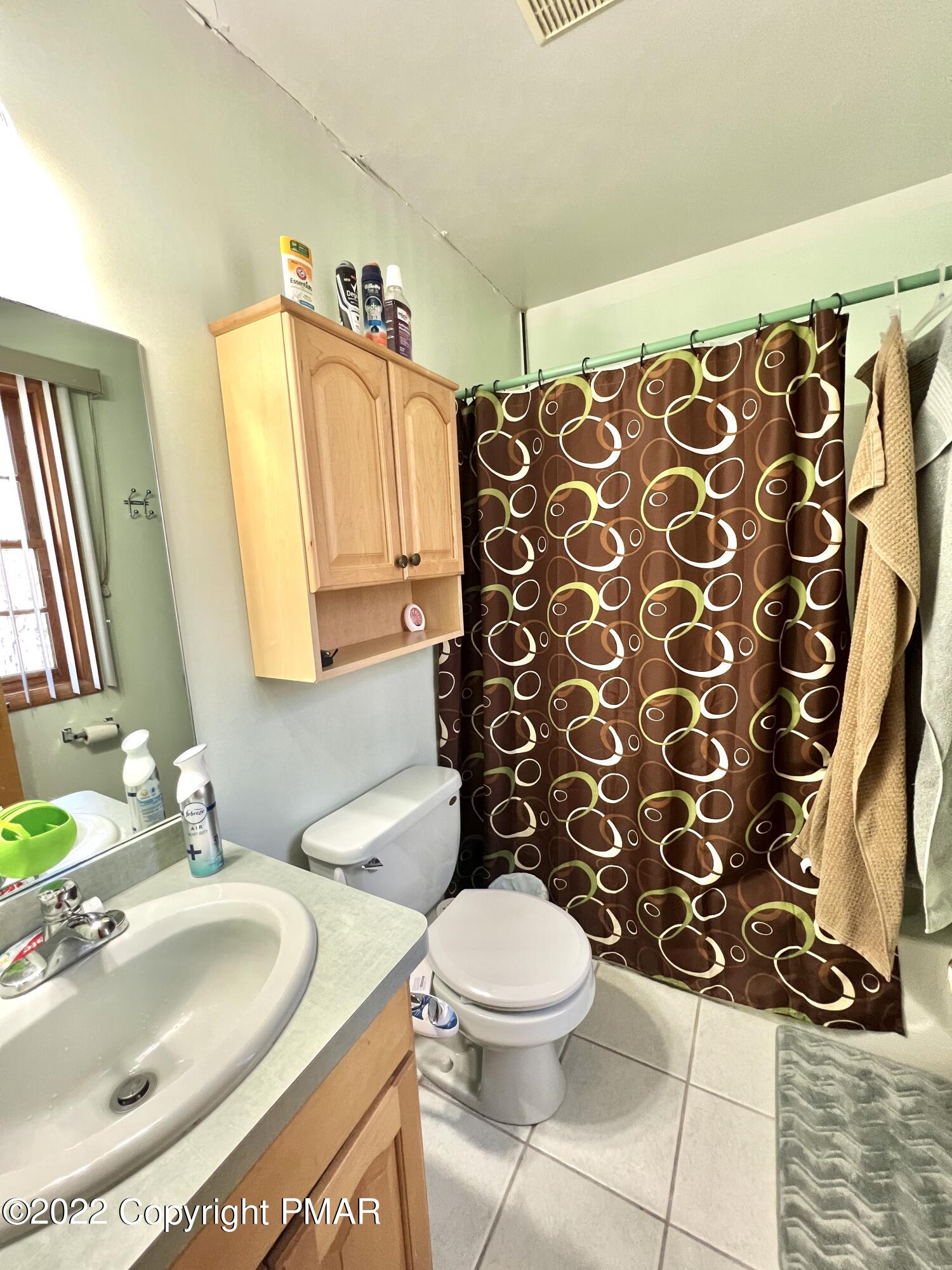 2290 Cramer Road Bushkill, PA 18324 - Photo 5 of 22 IMG_2963