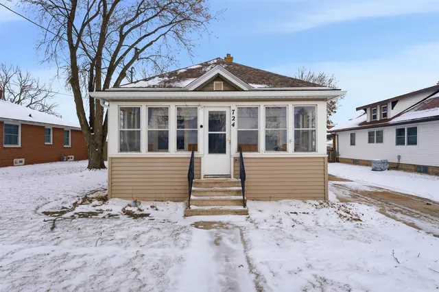 $209,900 | 724 2nd Street, Menasha, WI 54952