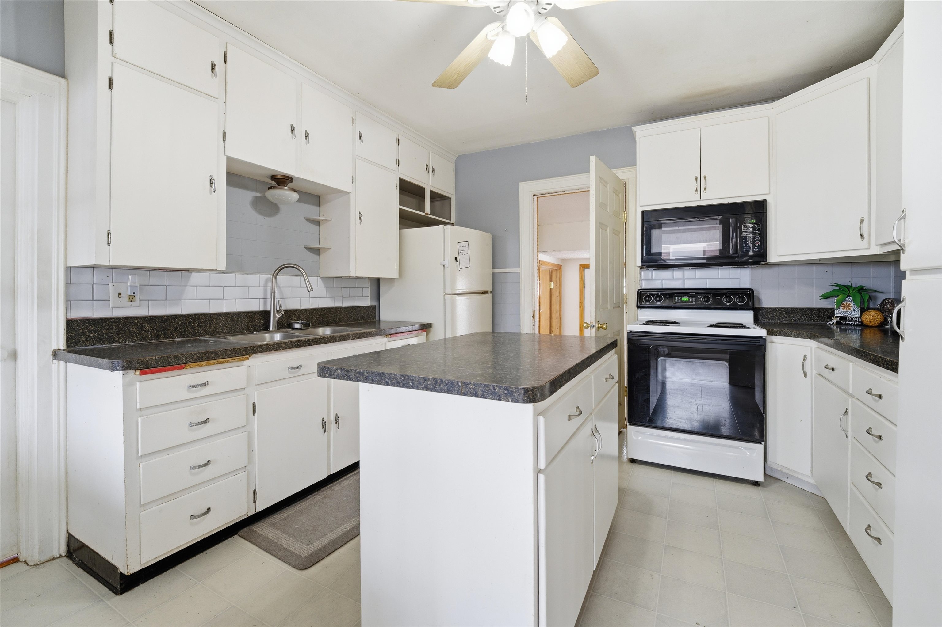 724 2nd Street Menasha, WI 54952 - Photo 9 of 28