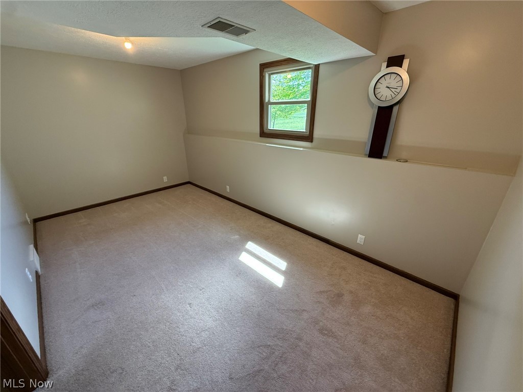 2462 York View Road Southwest New Philadelphia, OH 44663 - Photo 21 of 50