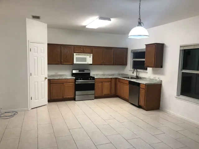 $1,925 | 713 Camino Alto Drive, Leander, TX 78641