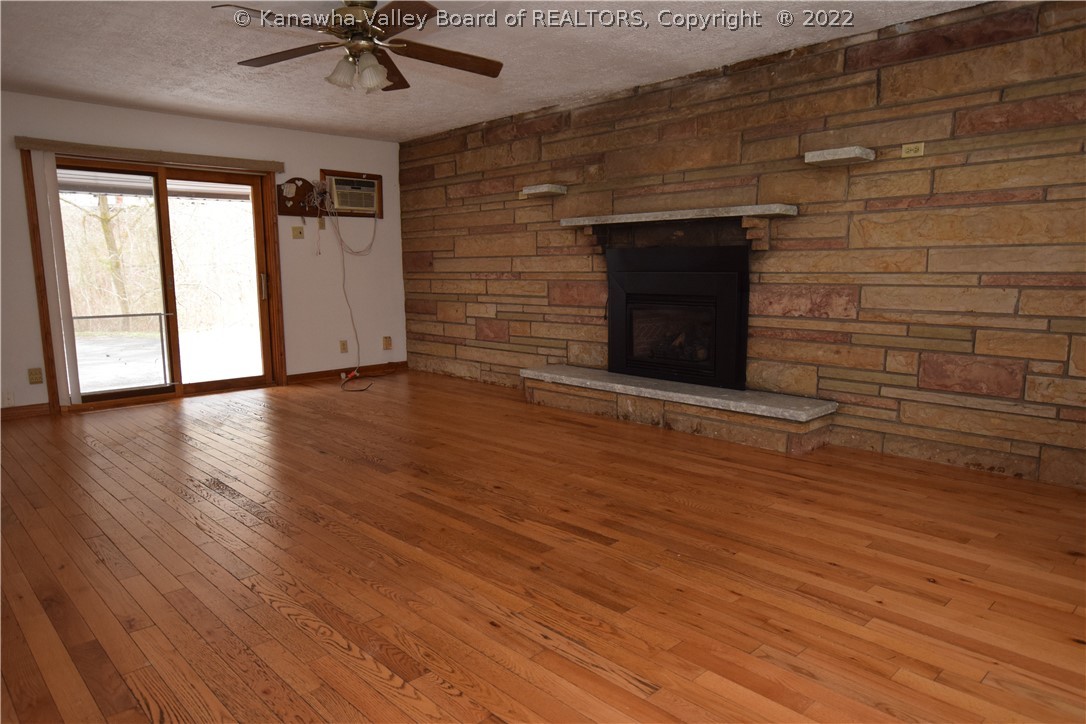 1245 Fields Creek Road Winifrede, WV 25214 - Photo 7 of 27 Huge family room