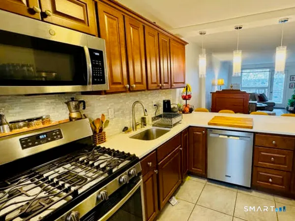 $2,800 | 91 Strawberry Hill Avenue, Unit 534, Stamford, CT 06902