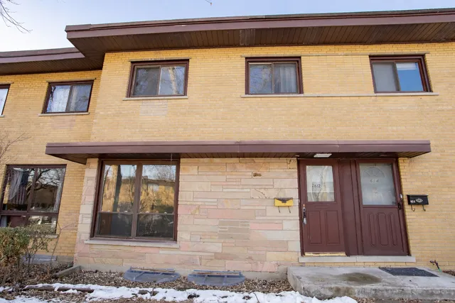 $289,999 | 612 Maple Court, Mount Prospect, IL 60056