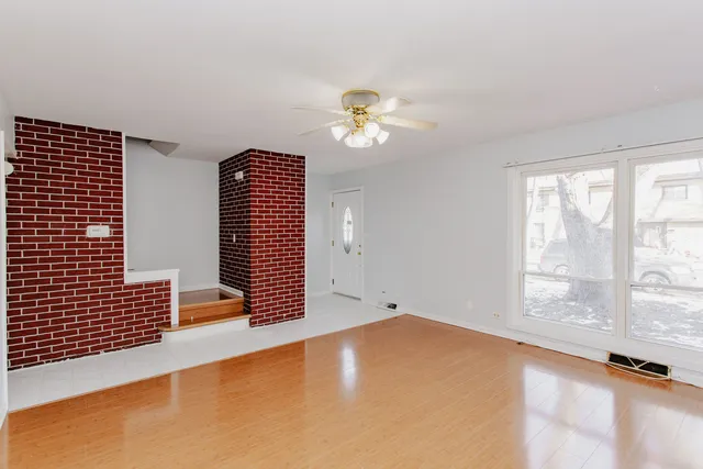 $289,999 | 612 Maple Court, Mount Prospect, IL 60056