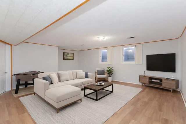 $289,999 | 612 Maple Court, Mount Prospect, IL 60056