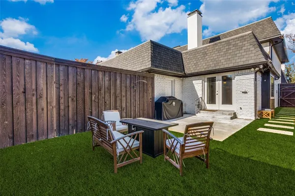 a view of a patio in backyard