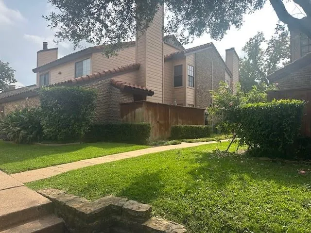a view of a back yard of the house