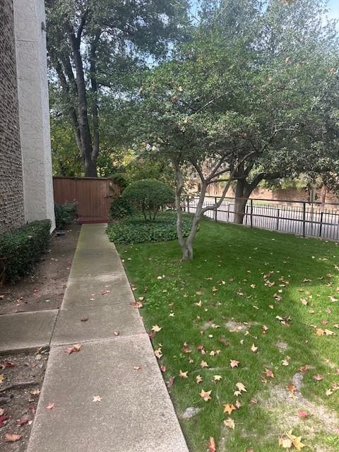 5626 Preston Oaks Road, Unit 5D Dallas, TX 75254 - Photo 28 of 29 a backyard of a house with lots of green space