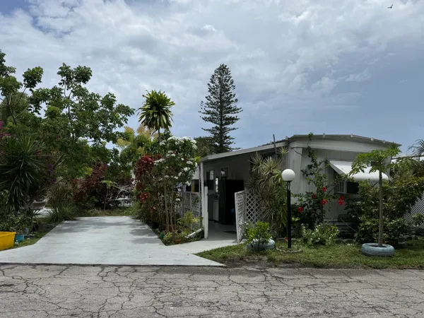 $37,000 | 21 Palm Drive, Unit 21, Lake Worth Beach, FL 33461