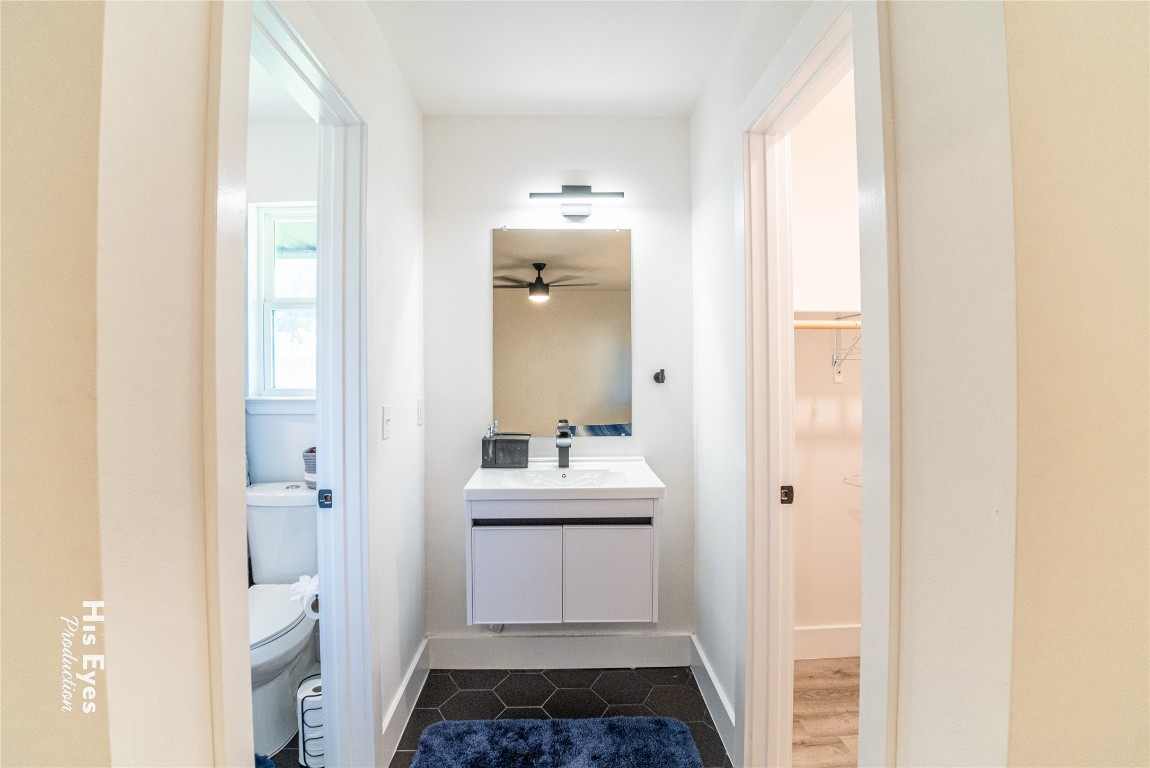 7500 Rio Pass Austin, TX 78724 - Photo 15 of 38 a bathroom with a sink a toilet and mirror