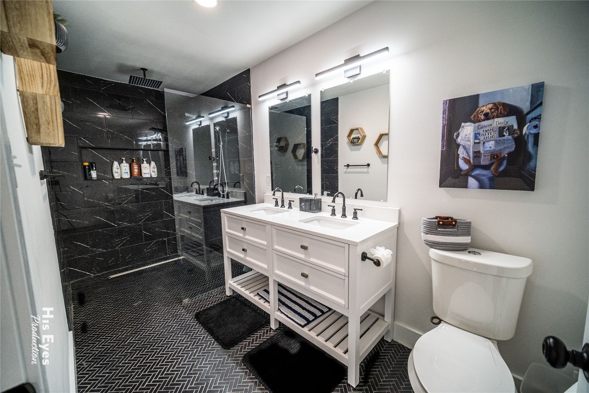 7500 Rio Pass Austin, TX 78724 - Photo 5 of 38 a bathroom with a sink mirror vanity and toilet