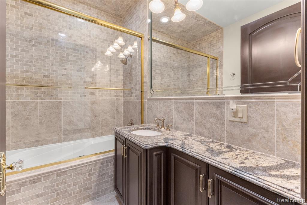 18585 Sheldon Road Northville, MI 48168 - Photo 45 of 98