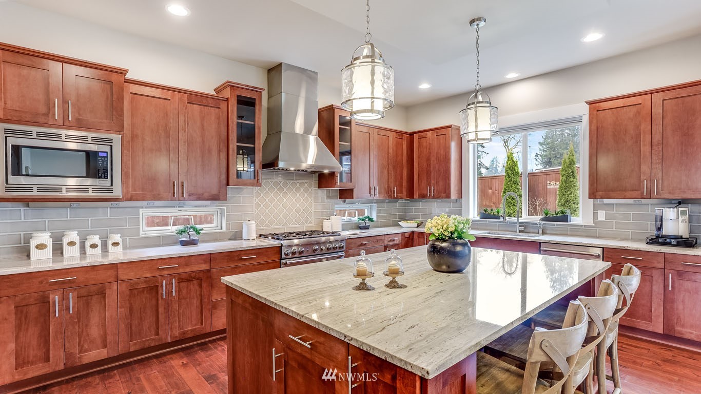 6522 Southeast 6th Street Renton, WA 98059 - Photo 3 of 30