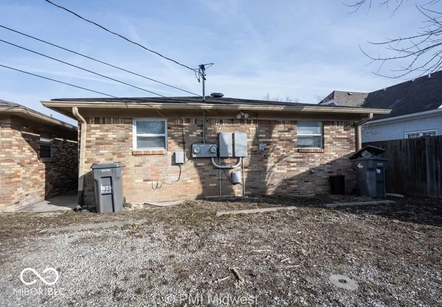 $1,100 | 823 Iowa Street, Indianapolis, IN 46203