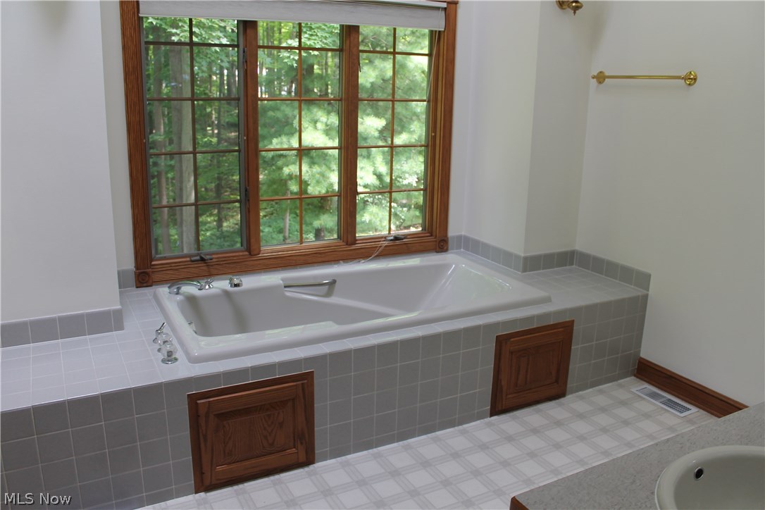 3555 Hunting Run Road Medina, OH 44256 - Photo 10 of 17 Gallery Image 10