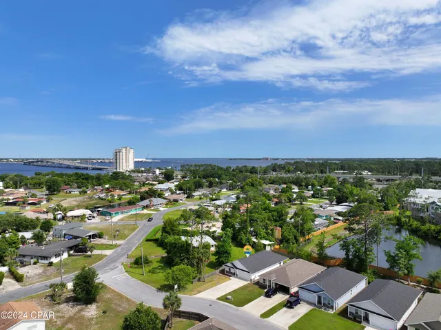 $2,300 | 205 Woodlawn Court, Panama City Beach, FL 32407