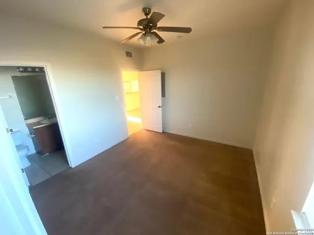 $950 | 506 Dukeway, Universal City, TX 78148