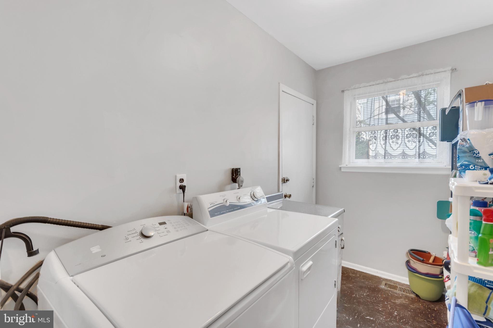 16 Polaris Road Sewell, NJ 08080 - Photo 14 of 19 a utility room with dryer and washer