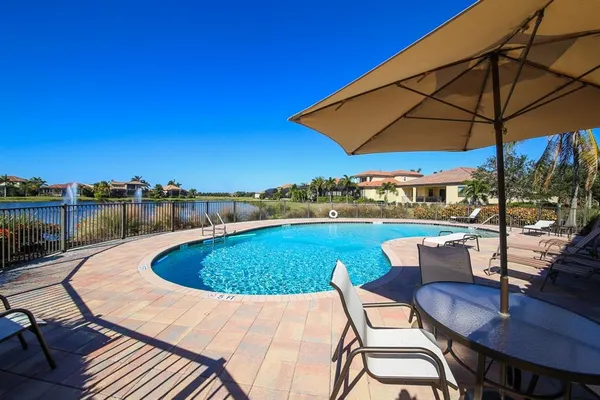 $4,900 | 5614 Title Row Drive, Bradenton, FL 34210