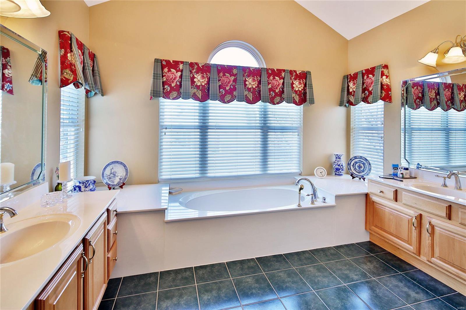 242 Cornwall Weldon Spring, MO 63304 - Photo 14 of 27 Gallery Image 14