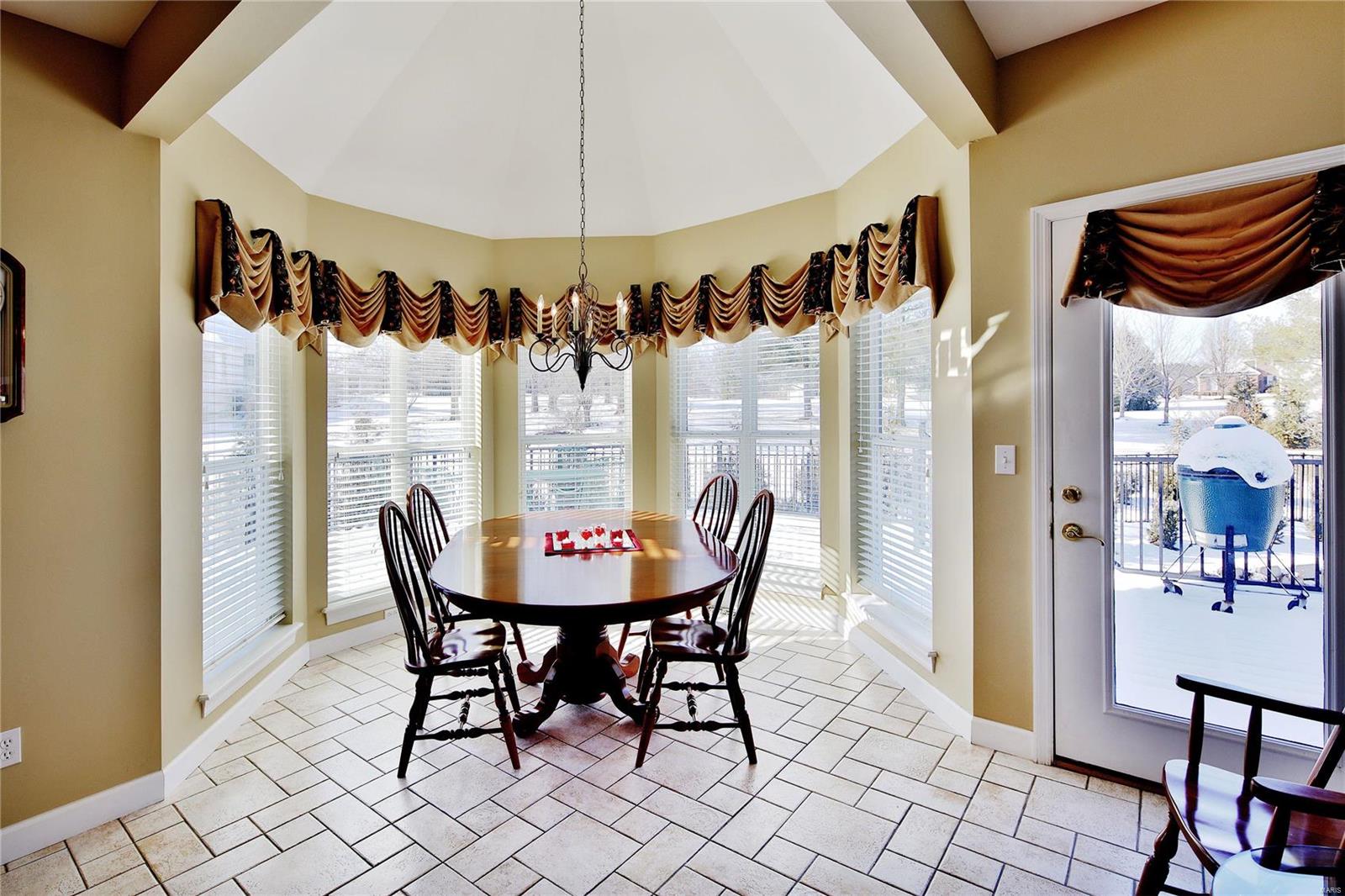 242 Cornwall Weldon Spring, MO 63304 - Photo 10 of 27 Gallery Image 10