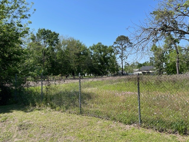 Tbd Shotwell Street Houston, TX 77016 - Photo 2 of 7 a backyard of a house with lots of green space