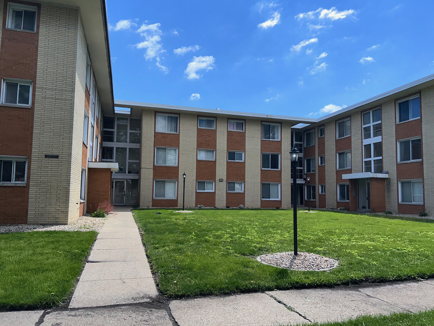 14633 Keystone Avenue, Unit 3H Midlothian, IL 60445 - Photo 1 of 24