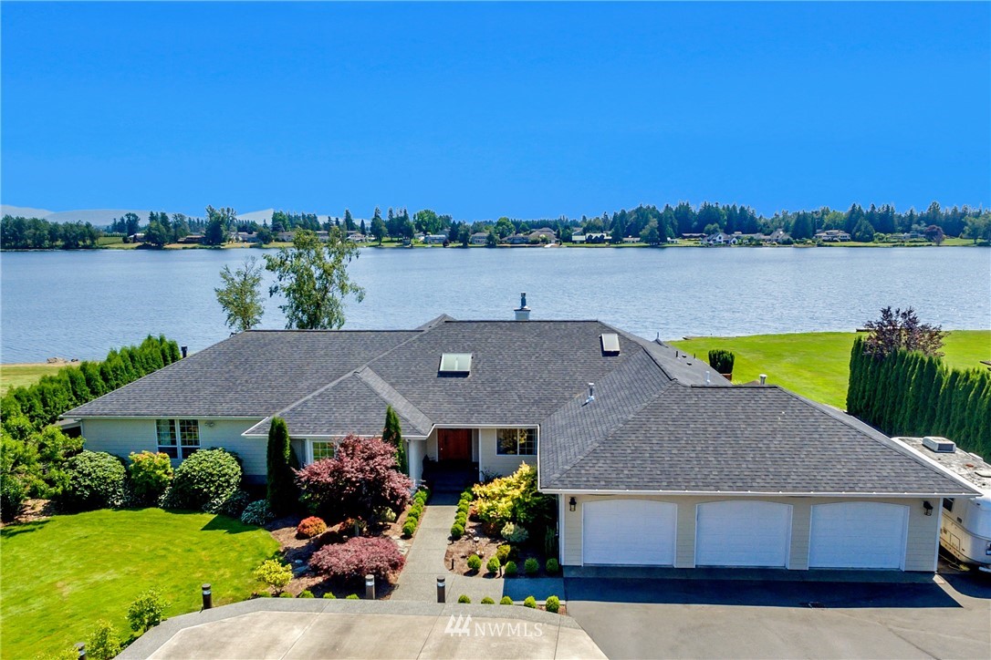219 East Wiser Lake Road Lynden, WA 98264 - Photo 1 of 25 Gallery Image 1