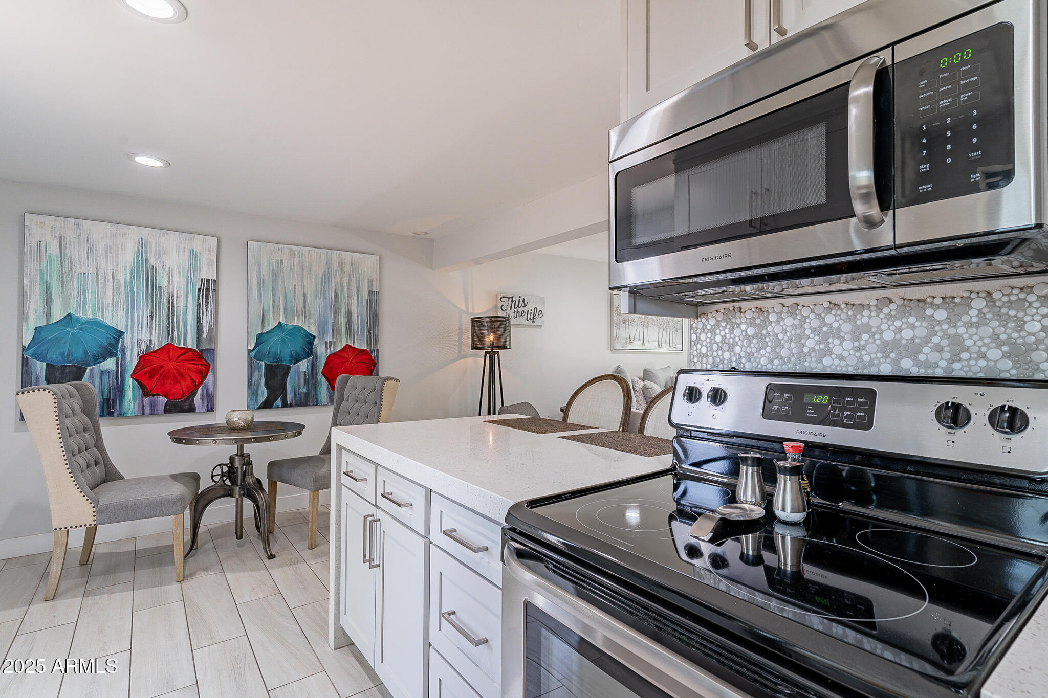 4351 North 36th Street, Unit 1 Phoenix, AZ 85018 - Photo 5 of 21 Unit 1 Stove Microwave