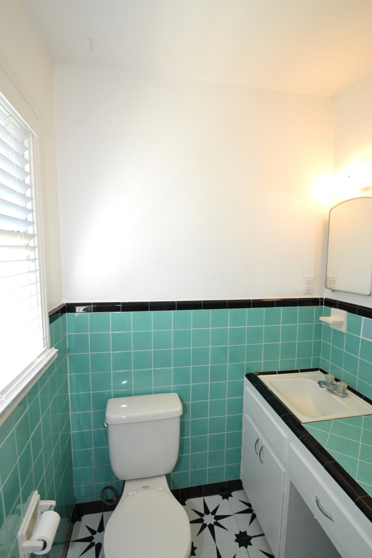 1211 Ridgemont Drive Austin, TX 78723 - Photo 17 of 28 a bathroom with a toilet and a sink