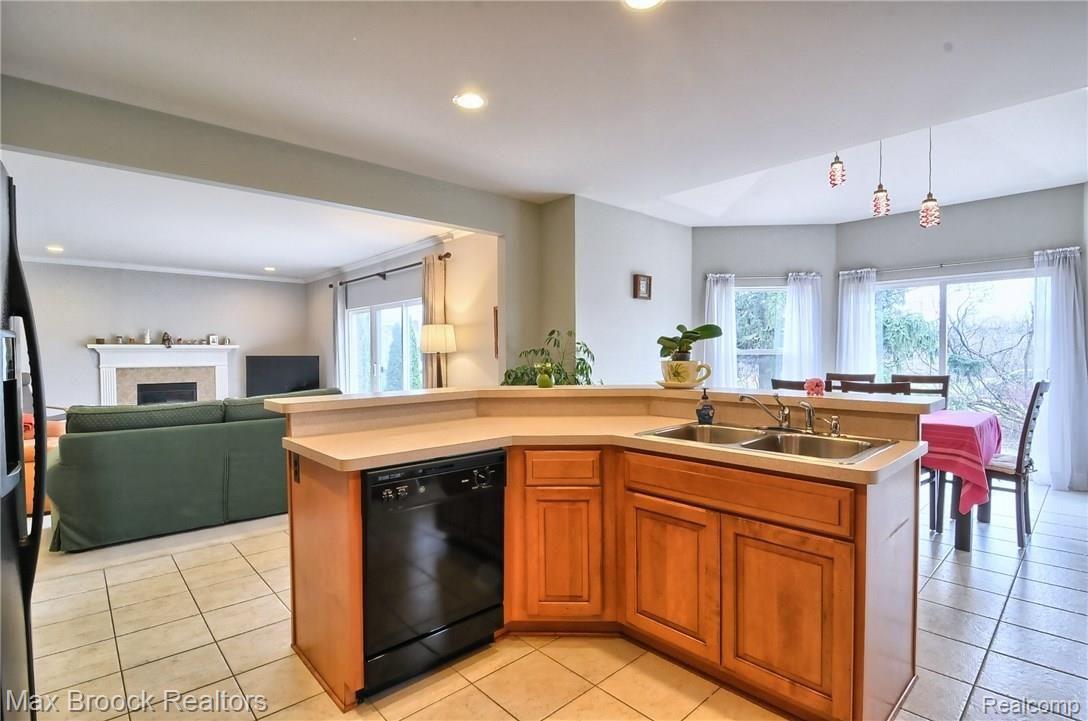 2391 Jackson Drive Rochester, MI 48309 - Photo 4 of 30 Kitchen_3rd_View.jpg