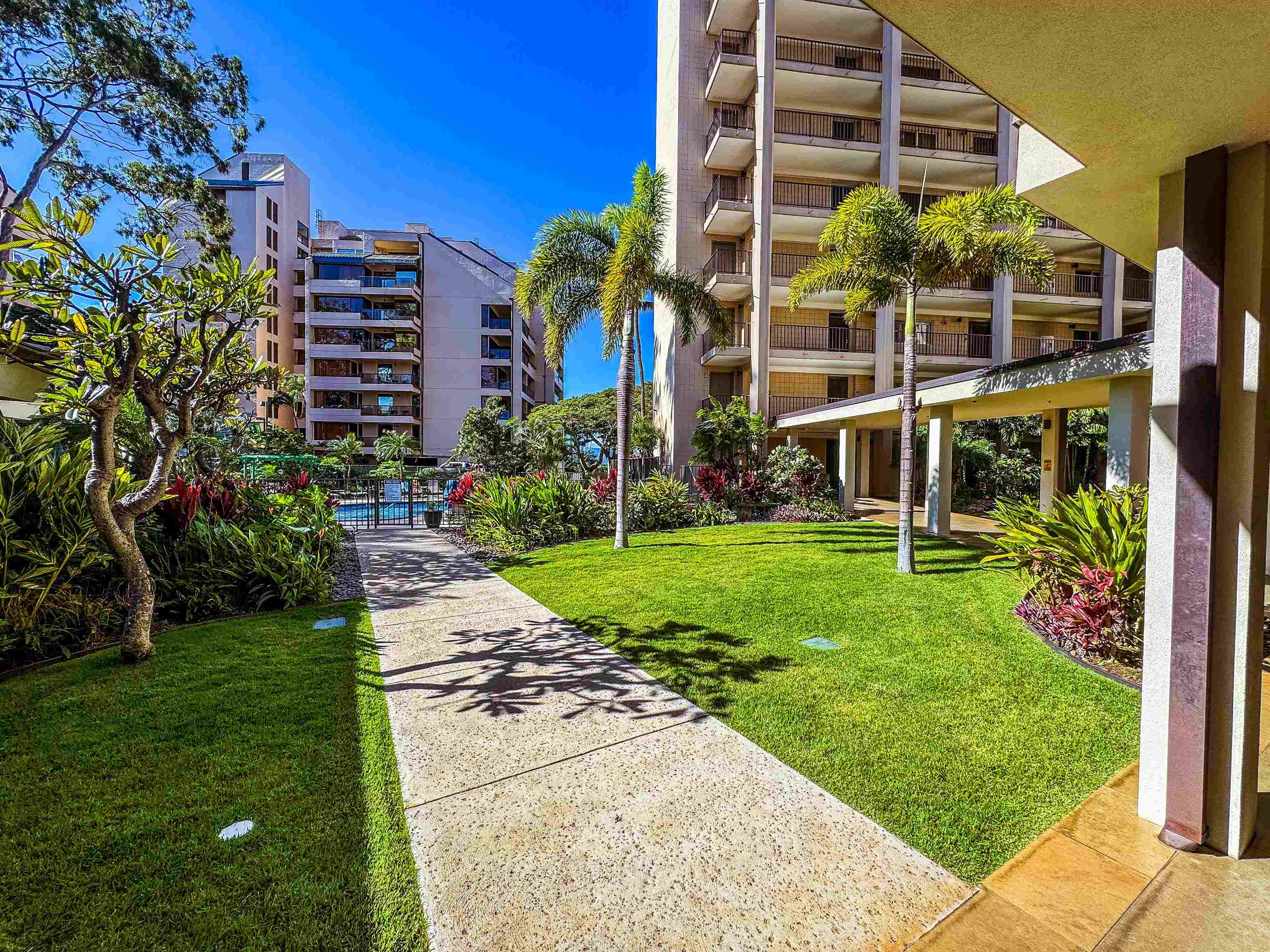 4327 Lower Honoapiilani Road, Unit 702 Lahaina, HI 96761 - Photo 6 of 11 Gallery Image 6