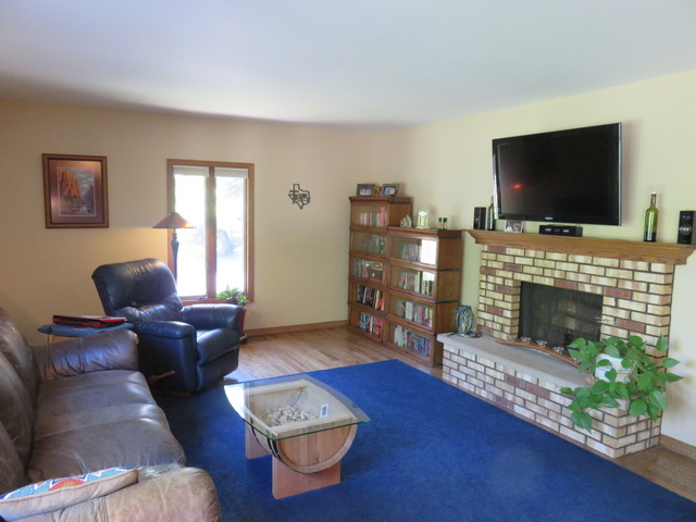 2816 Springbrook Road Crystal Lake, IL 60012 - Photo 4 of 25