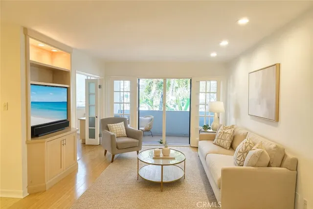 $6,499 | 901 10th Street, Unit 205, Santa Monica, CA 90403