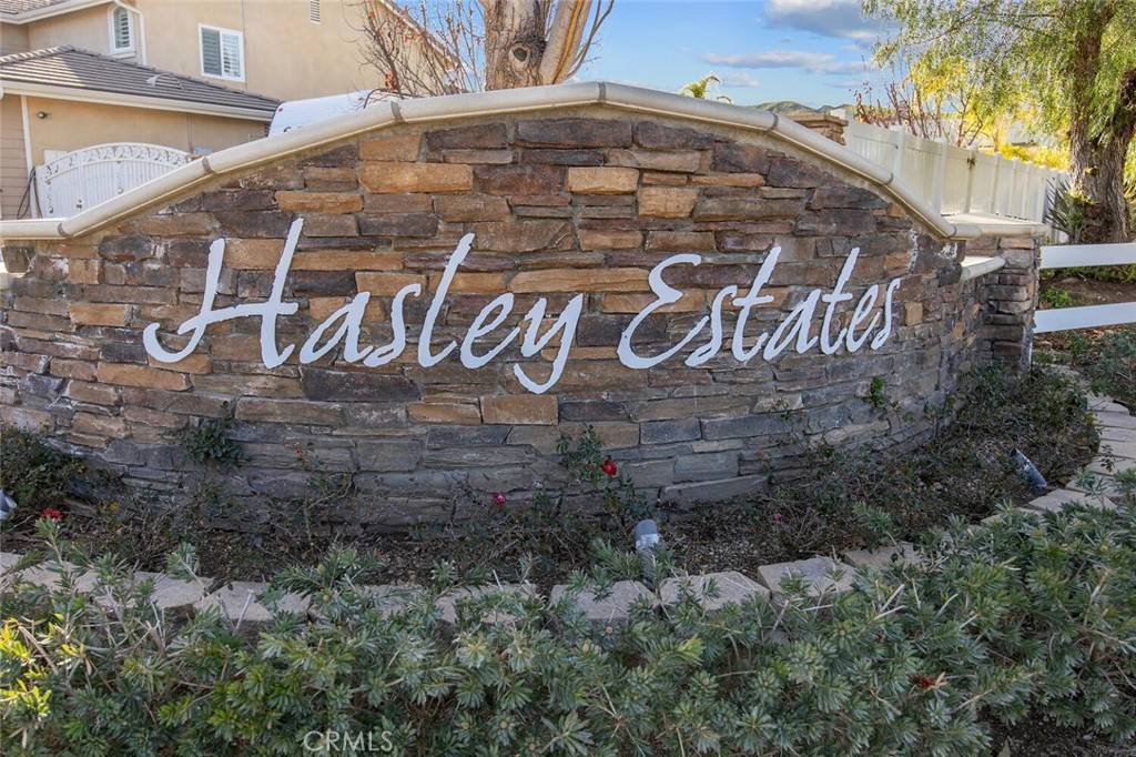 30177 Sagecrest Way Castaic, CA 91384 - Photo 4 of 54 a close up of a street sign