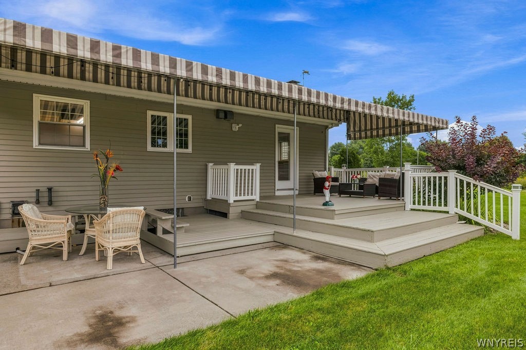 2756 Moore Road Lewiston, NY 14131 - Photo 4 of 43 Deck and patio