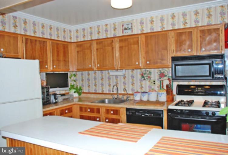 762 Mansfield Road Essex, MD 21221 - Photo 5 of 30 UPDATED KITCHEN