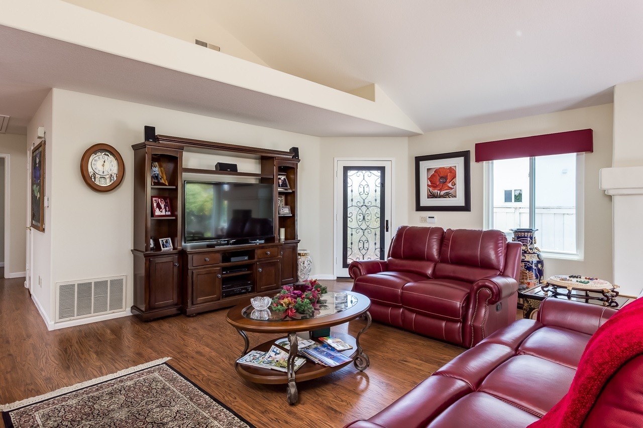 4827 Galicia Way Oceanside, CA 92056 - Photo 3 of 25