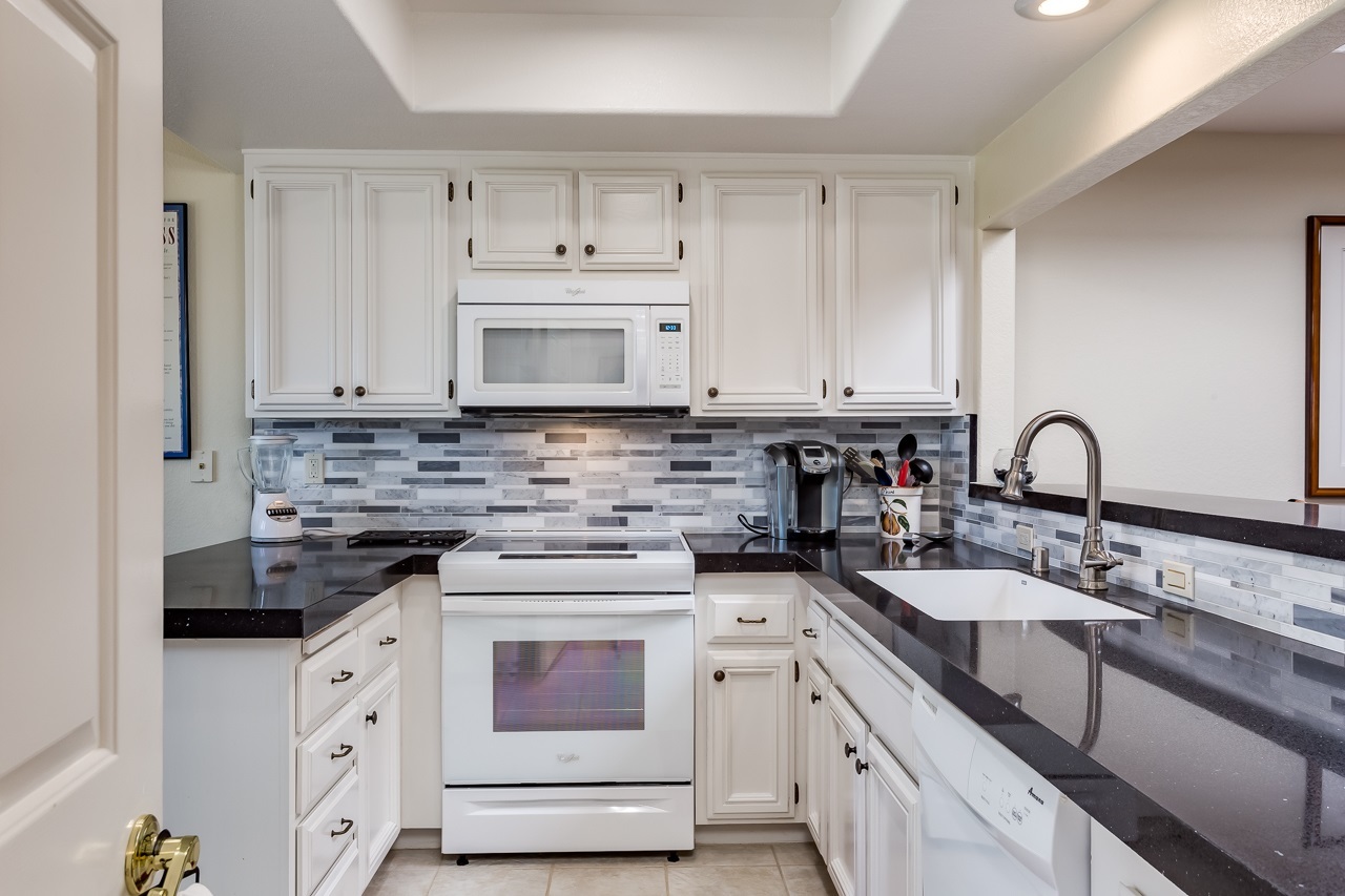 4827 Galicia Way Oceanside, CA 92056 - Photo 7 of 25