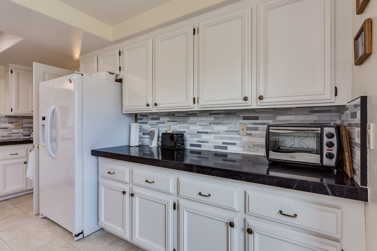 4827 Galicia Way Oceanside, CA 92056 - Photo 9 of 25