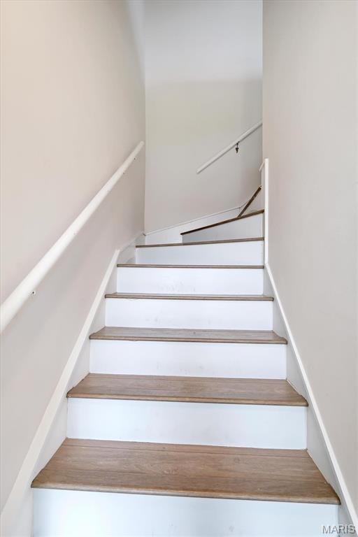 9003 Cardinal Terrace St. Louis, MO 63144 - Photo 2 of 19