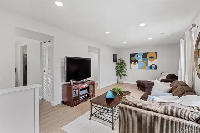 $215,000 | 9003 Cardinal Terrace, St. Louis, MO 63144