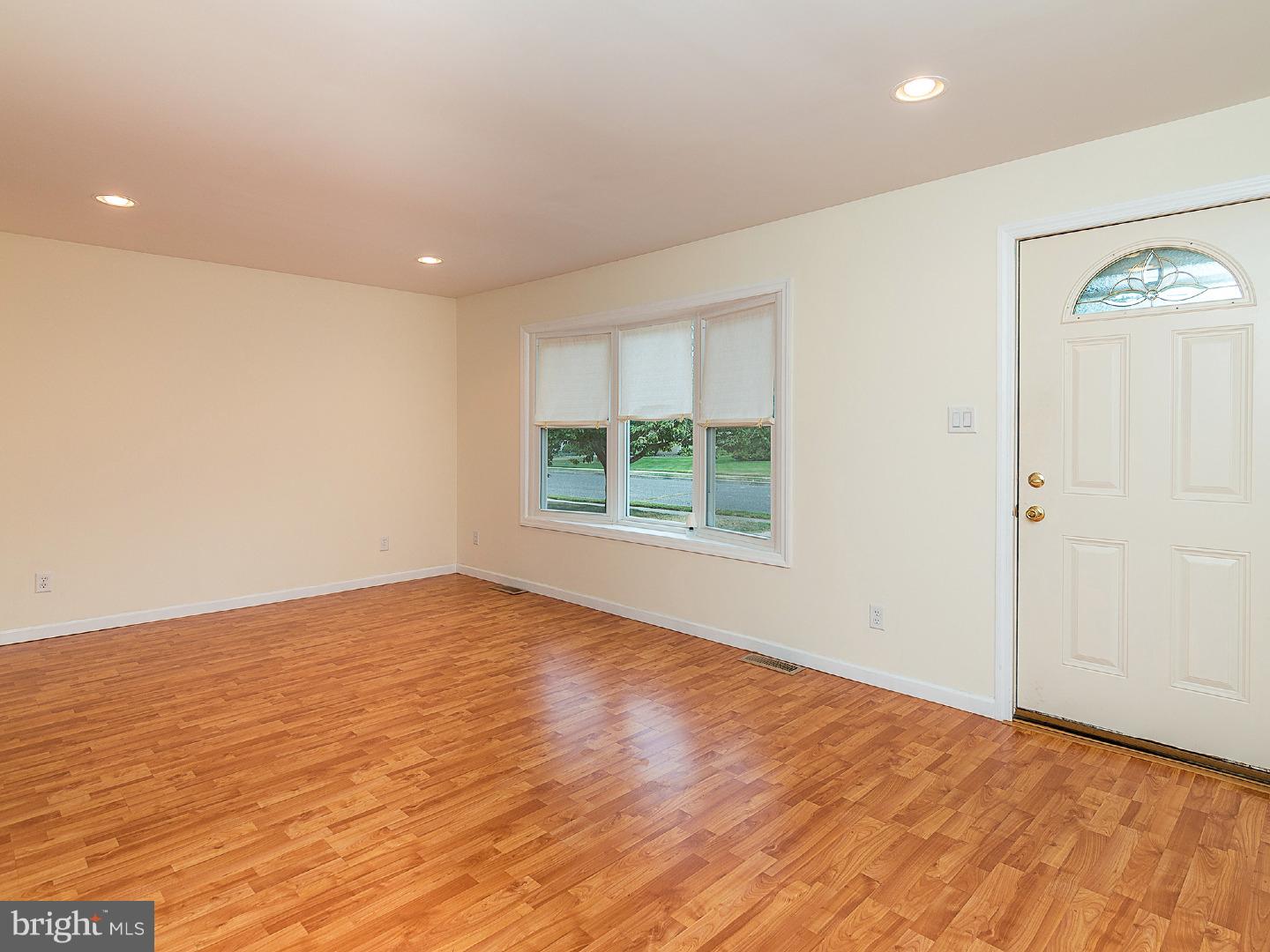 17 Boswell Road Evesham, NJ 08053 - Photo 5 of 12 Living Room