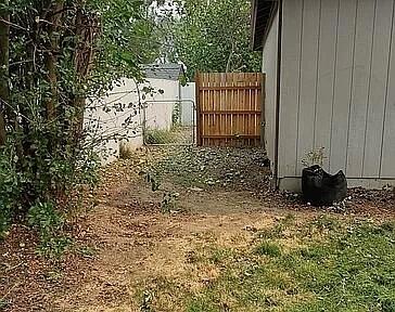 671 Andrea Way Eagle Point, OR 97524 - Photo 20 of 21 Side Yard