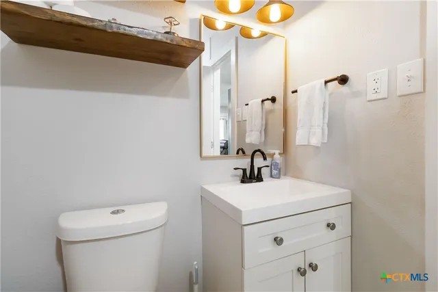 $2,250 | 2495 Lakeshore Drive, Canyon Lake, TX 78133